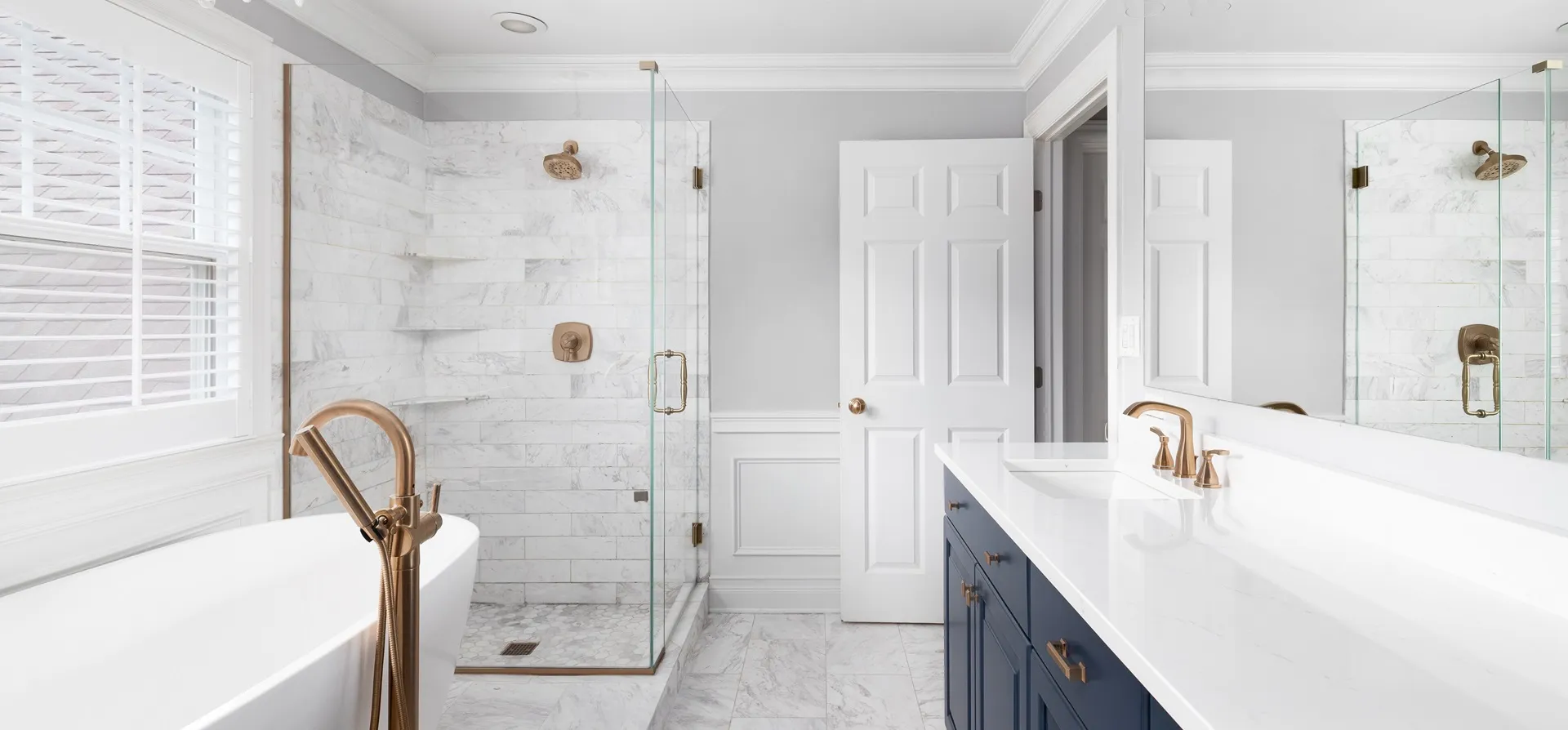 Corner glass shower